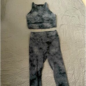 **MATCHING SET** TIE DYE 3/4 LENGHT LEGGINGS AND CROPPED LINED BRA